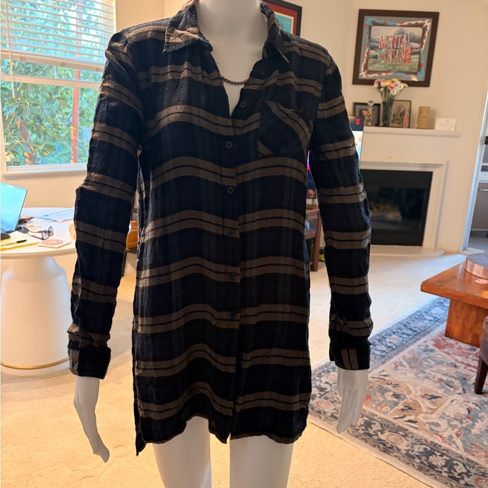 Romeo & Juliet Couture Black and Brown Button Down Shirt